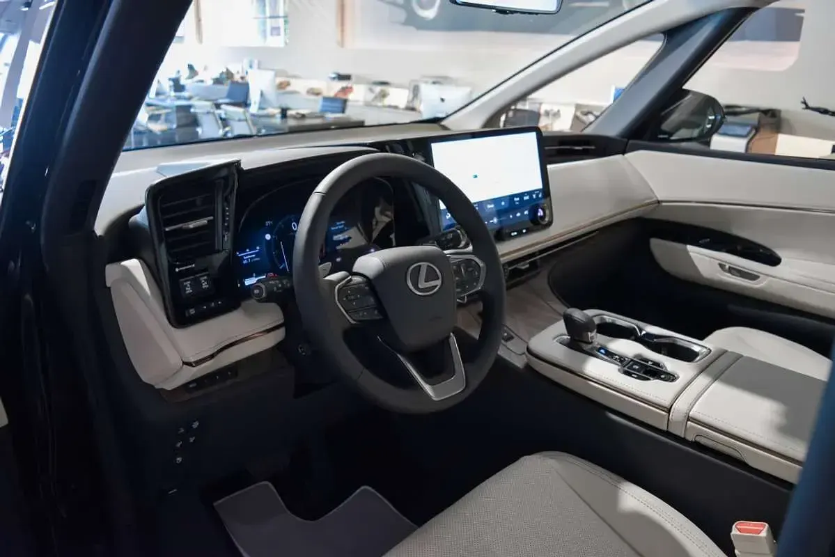 Nuevo Lexus LM350h Luxury Line 203 CV (149 kW) 2026 Negro Monovolumen