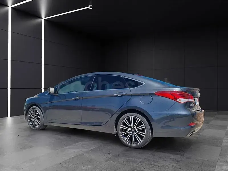 Usado Hyundai i40 141 CV (103 kW) 2015 Gris / plata Berlina
