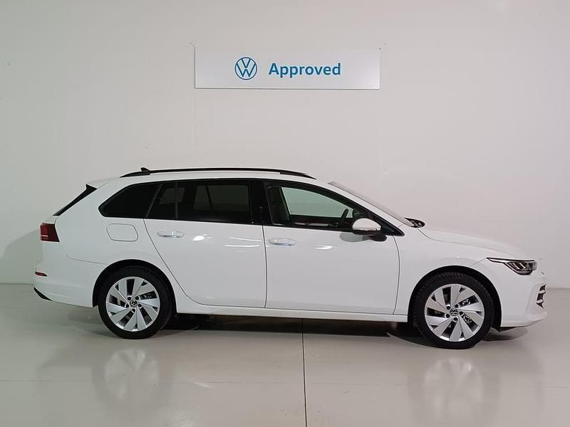 Usado VW Golf VIII Life 116 CV (85 kW) 2024 Blanco Familiar