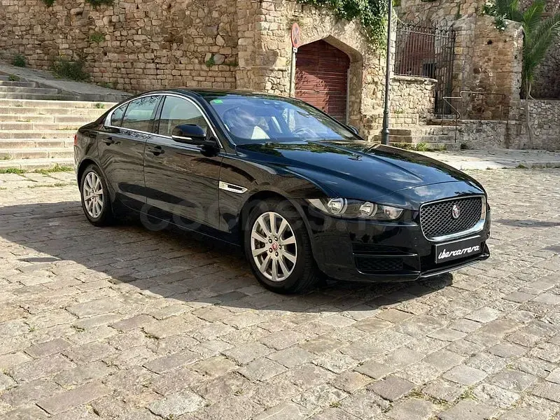 Usado Jaguar XE Prestige 200 CV (147 kW) 2017 Negro Berlina