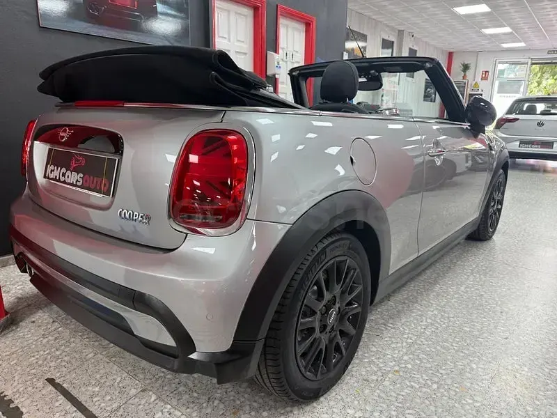 Usado Mini Cooper Cabriolet 136 CV (100 kW) 2023 Gris / plata Descapotable