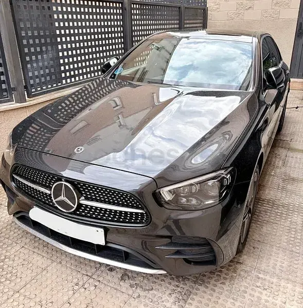 Usado Mercedes E300 321 CV (236 kW) 2022 Negro Berlina
