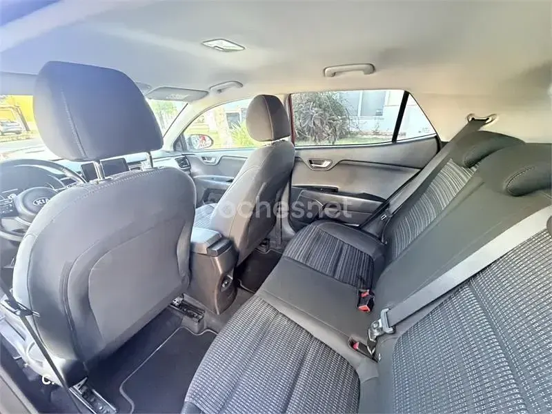 Używany Kia Stonic 100 KM (73 kW) 2021 Czerwony SUV