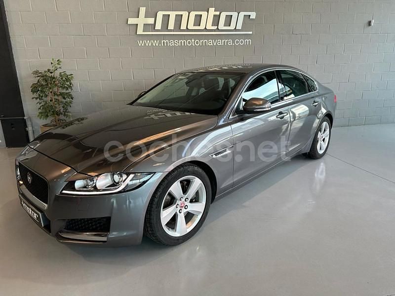 Usado Jaguar XF Prestige 180 CV (132 kW) 2016 Gris / plata Berlina