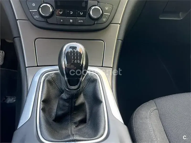 Usado Opel Insignia Edition 130 CV (95 kW) 2011 Gris / plata Berlina