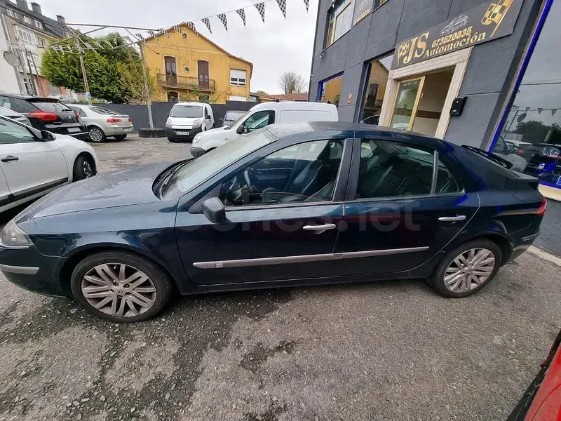 Usado Renault Laguna III Dynamique 130 CV (95 kW) 2007 Verde Berlina