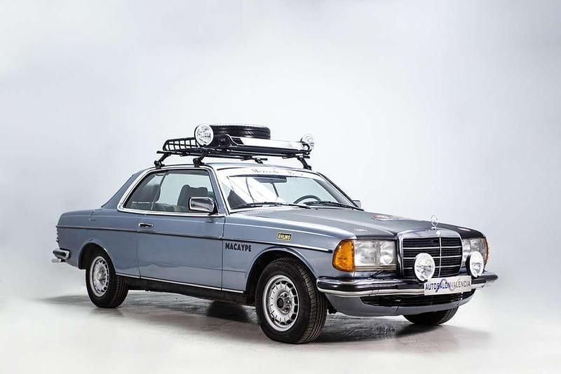 Usado Mercedes 280 185 CV (136 kW) 1977 Azul Coupe