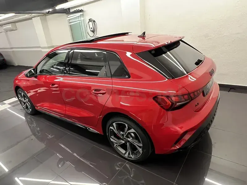 Używany Audi A3 Competition 272 KM (200 kW) 2025 Czerwony Sedan/Limuzyna