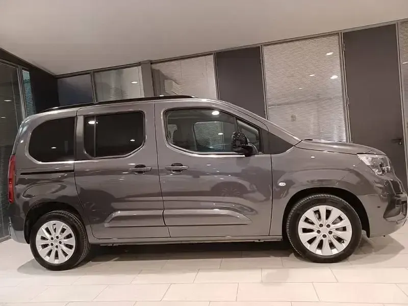 Usado Opel Combo-e Life Edition+ 100 kW (136 CV) 2023 Gris Monovolumen