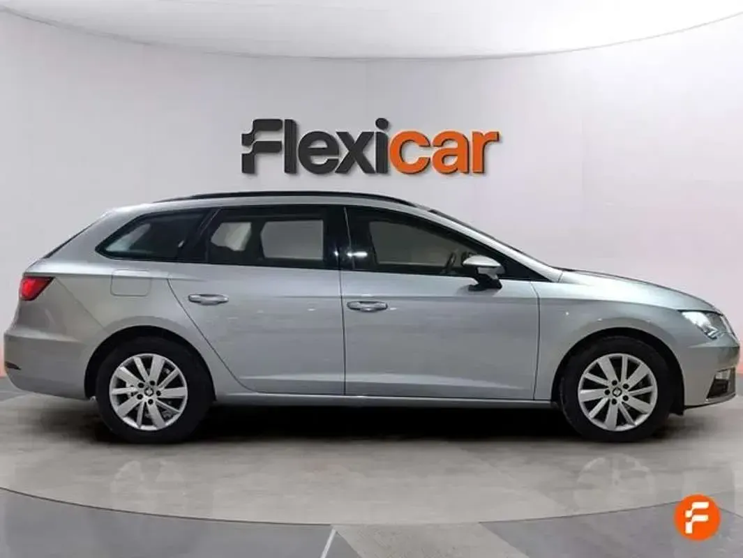 Usado Seat Leon ST Style 116 CV (85 kW) 2020 Gris Familiar
