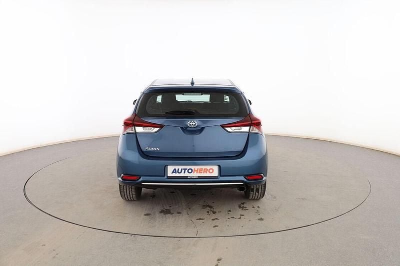 Usado Toyota Auris Active 116 CV (85 kW) 2018 Azul Berlina