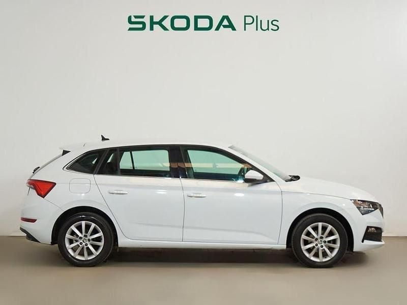 Usado Skoda Scala Ambition 95 CV (69 kW) 2021 Blanco Utilitario
