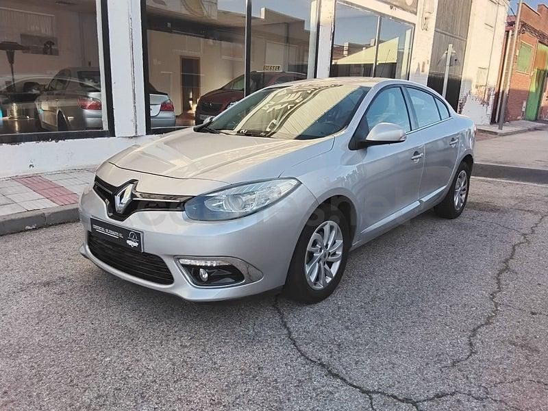 Usado Renault Fluence Dynamique 110 CV (80 kW) 2014 Gris / plata Berlina