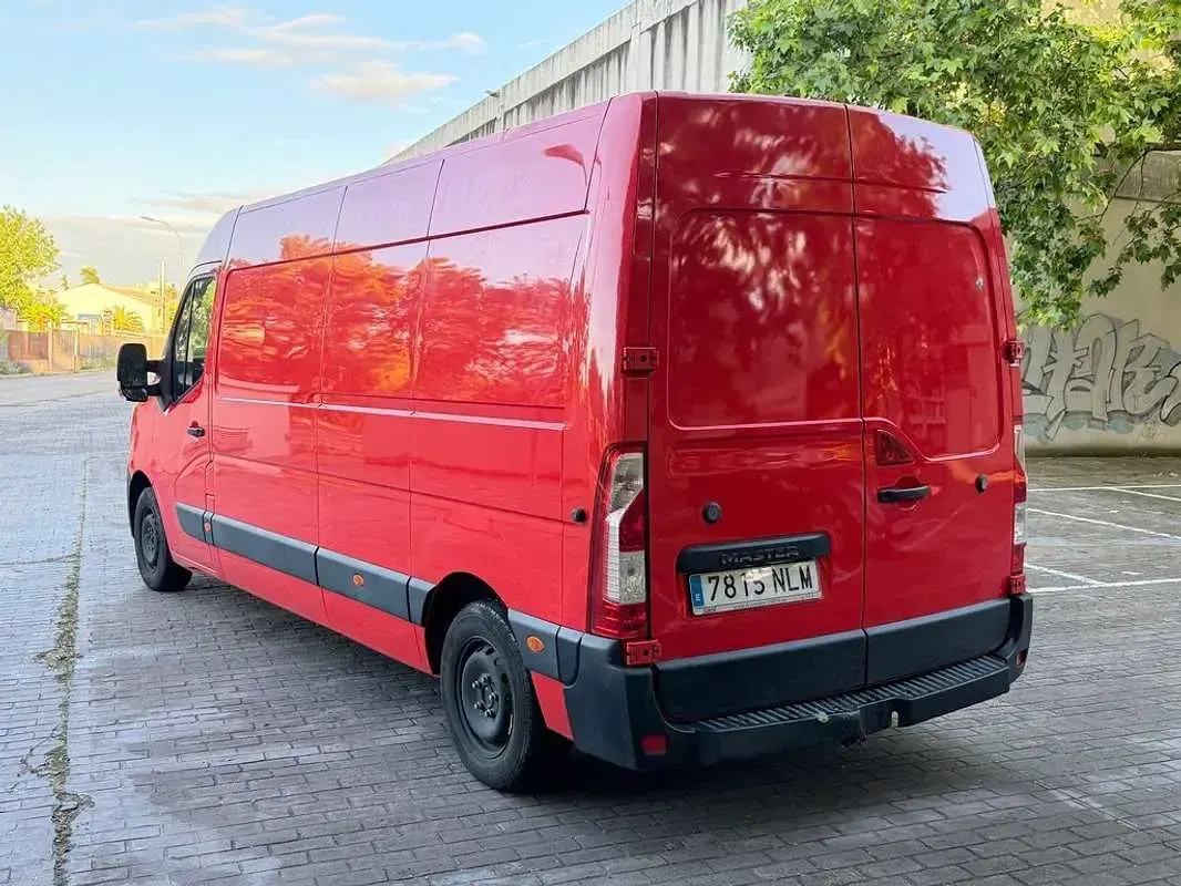 Usado Renault Master 165 CV (121 kW) 2022 Rojo Monovolumen