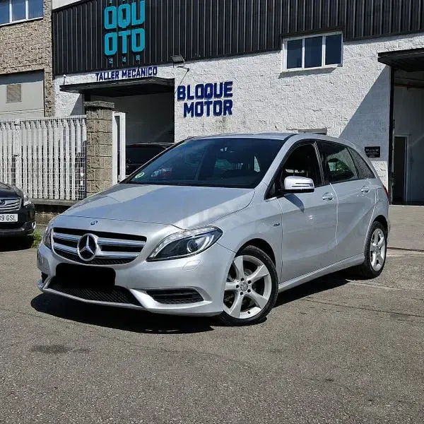 Usado Mercedes B180 109 CV (80 kW) 2012 Gris / plata Monovolumen