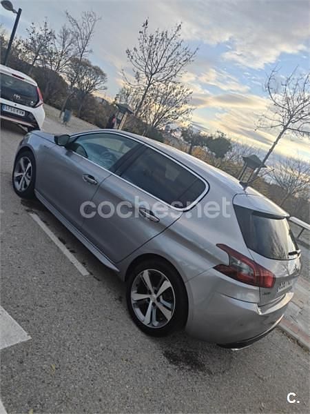 Usado Peugeot 308 GT-line 130 CV (95 kW) 2018 Gris / plata Berlina