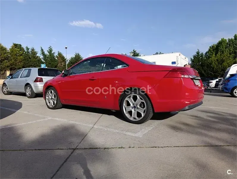 Usado Ford Focus Cabriolet Titanium 136 CV (100 kW) 2009 Rojo Descapotable