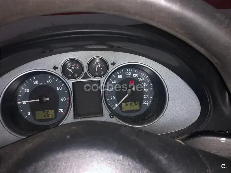 Usado Seat Cordoba Stylance 75 CV (55 kW) 2006 Granate Berlina