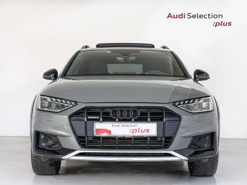 Usado Audi A4 Allroad Exclusive 265 CV (194 kW) 2023 Gris / plata Familiar