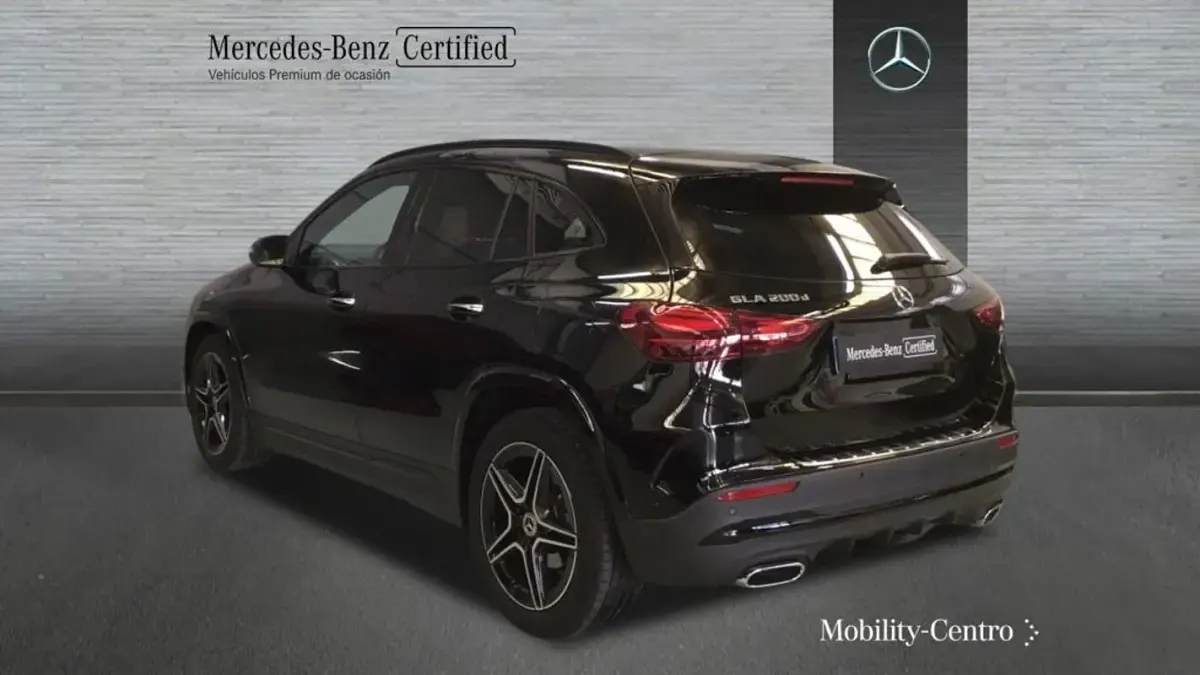Usado Mercedes GLA200 AMG line 150 CV (110 kW) 2025 Nachtschwarz  unilack SUV
