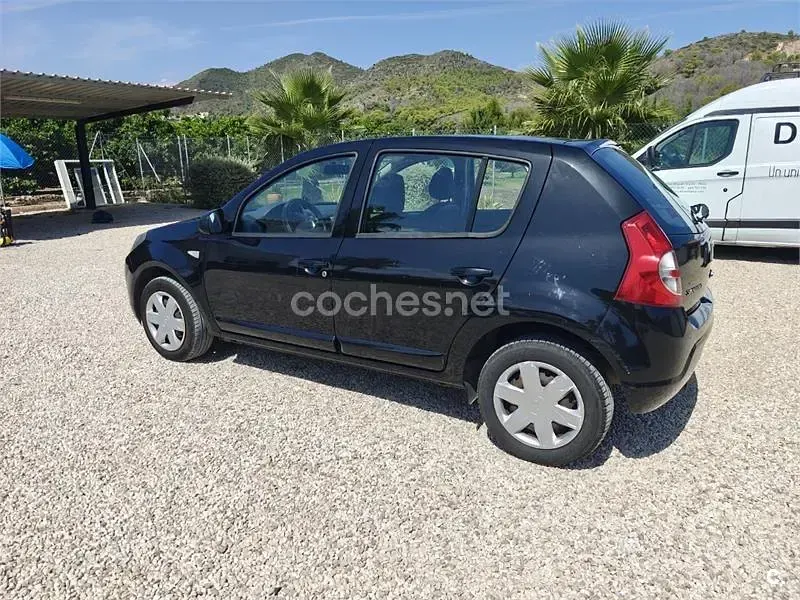 Usado Dacia Sandero Ambiance 75 CV (55 kW) 2011 Negro Berlina