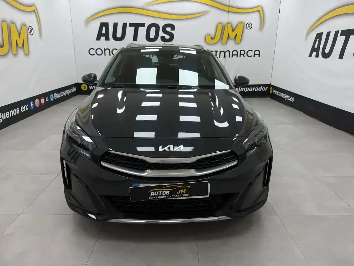 Usado Kia XCeed 120 CV (88 kW) 2023 Gris SUV