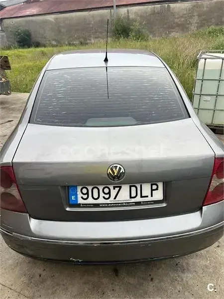 Usado VW Passat Edition 130 CV (95 kW) 2005 Gris / plata Berlina
