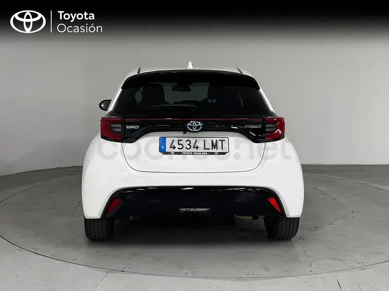 Usado Toyota Yaris Hybrid Style 116 CV (85 kW) 2021 Blanco Berlina