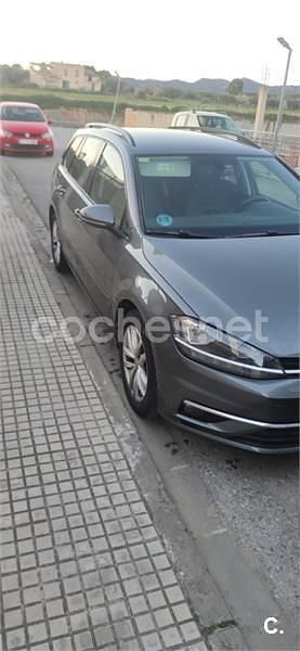 Usado VW Golf VII Advance 125 CV (91 kW) 2018 Gris / plata Familiar