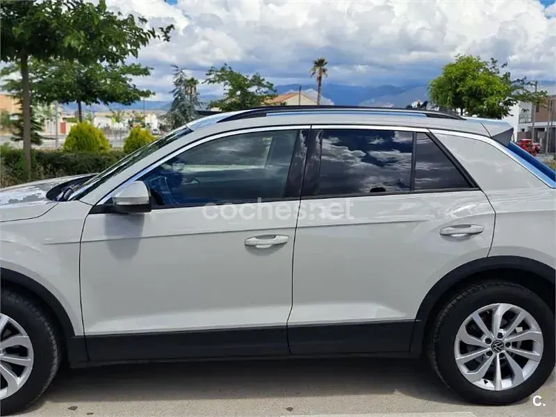 Usado VW T-Roc Life 110 CV (80 kW) 2023 Beige SUV