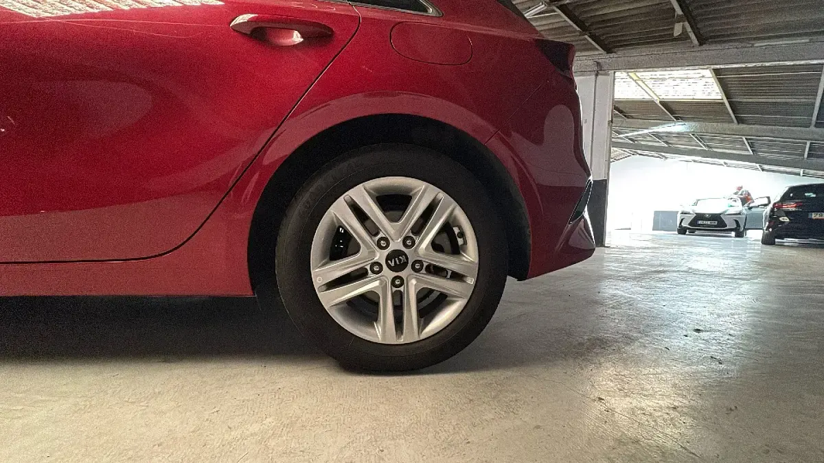 Usado Kia Ceed 100 CV (73 kW) 2020 Rojo Utilitario