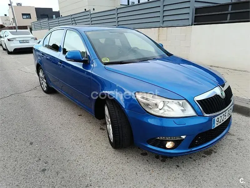 Usado Skoda Octavia RS 170 CV (125 kW) 2010 Azul Familiar