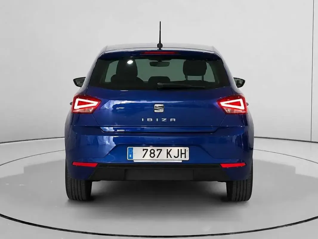 Usado Seat Ibiza Style 95 CV (69 kW) 2018 Azul Utilitario