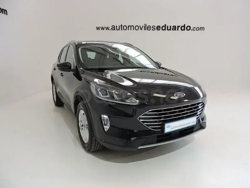 Usado Ford Kuga Titanium 225 CV (165 kW) 2022 Negro SUV