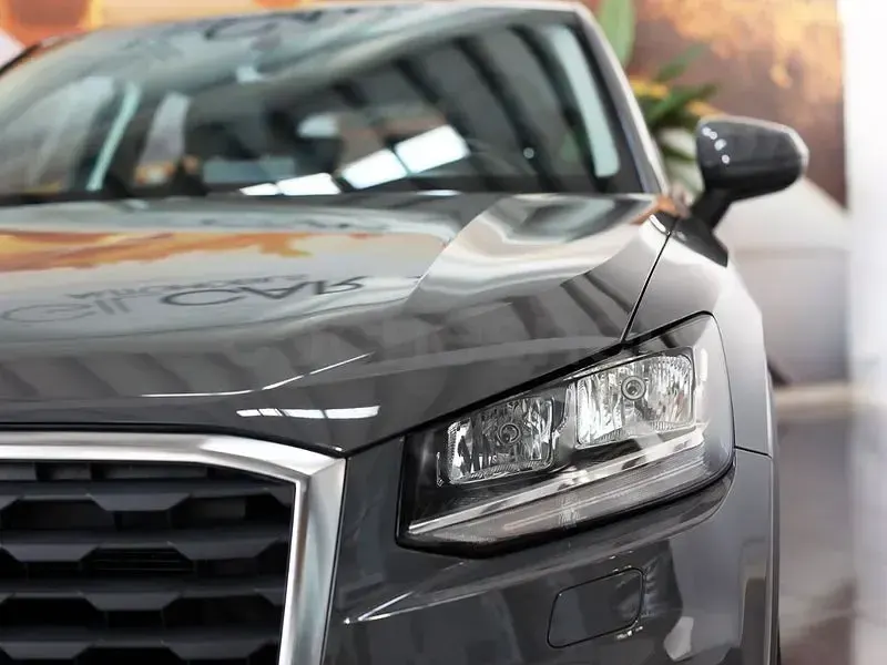Usado Audi Q2 Advanced Plus 116 CV (85 kW) 2020 Gris / plata SUV