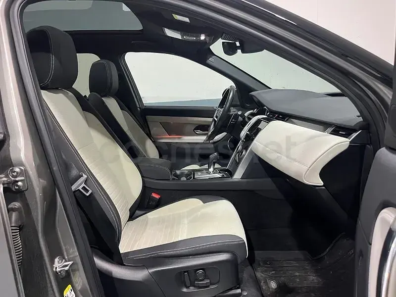 Usado Land Rover Discovery Sport R-Dynamic 163 CV (119 kW) 2024 Gris / plata SUV