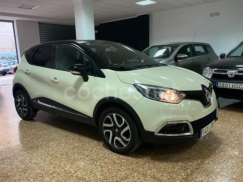 Usado Renault Captur Zen 90 CV (66 kW) 2017 Beige SUV