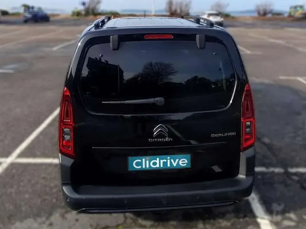 Usado Citroën Berlingo Shine 131 CV (96 kW) 2020 Negro Monovolumen