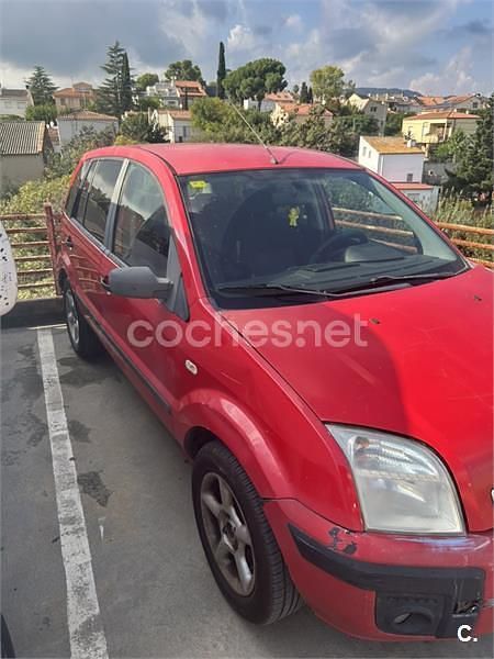 Usado Ford Fusion 68 CV (50 kW) 2004 Rojo Berlina
