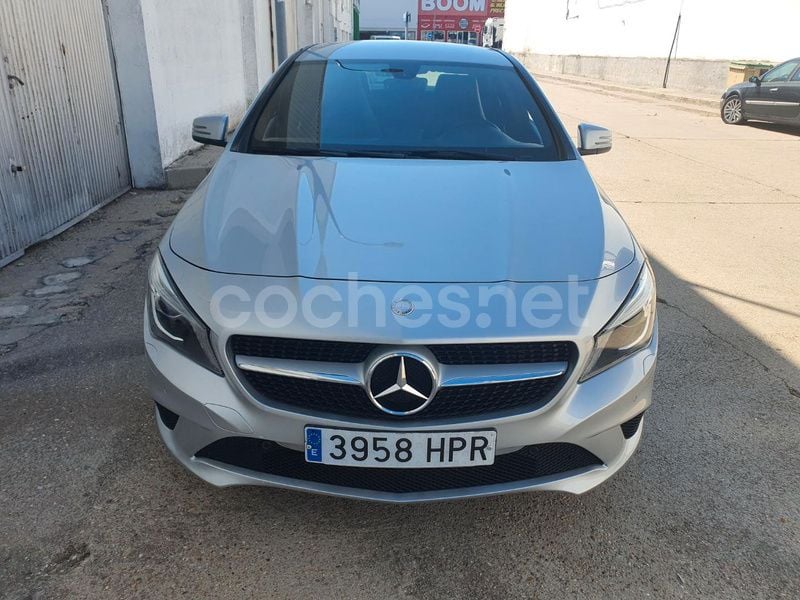 Usado Mercedes CLA220 Urban 170 CV (125 kW) 2013 Gris / plata Berlina