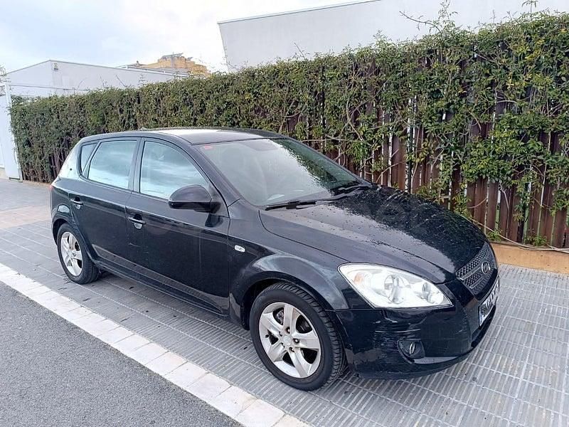 Usado Kia Ceed Active 115 CV (84 kW) 2008 Negro Utilitario