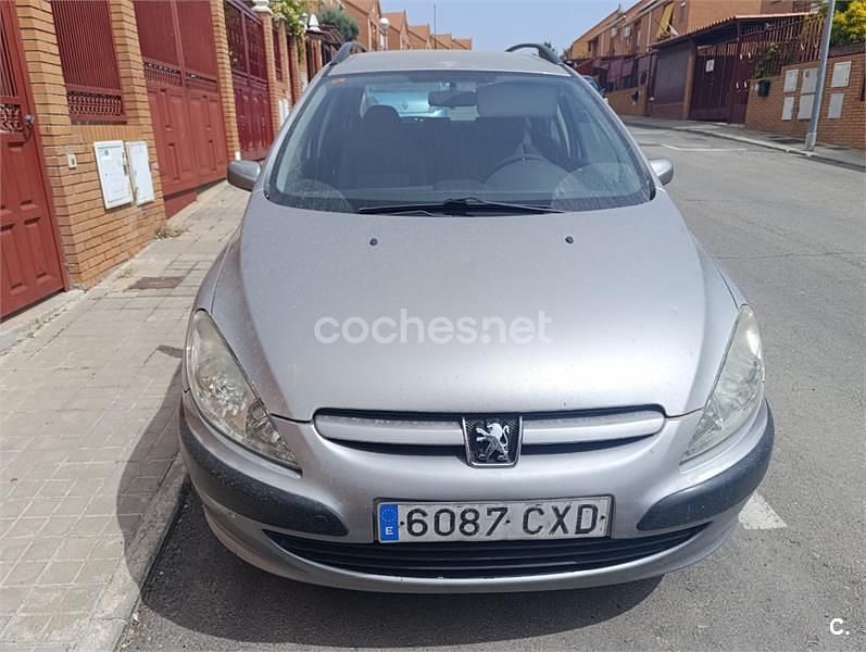 Usado Peugeot 307 110 CV (80 kW) 2004 Gris / plata Familiar