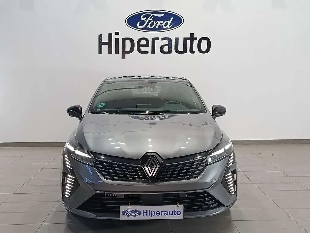 Usado Renault Clio Techno 91 CV (66 kW) 2025 Gris Utilitario