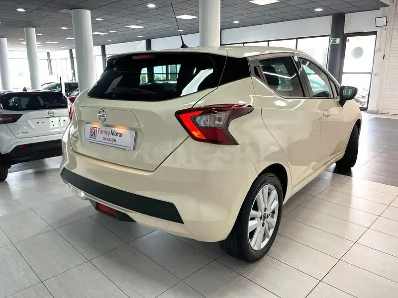 Usado Nissan Micra Acenta 117 CV (86 kW) 2020 Beige Utilitario