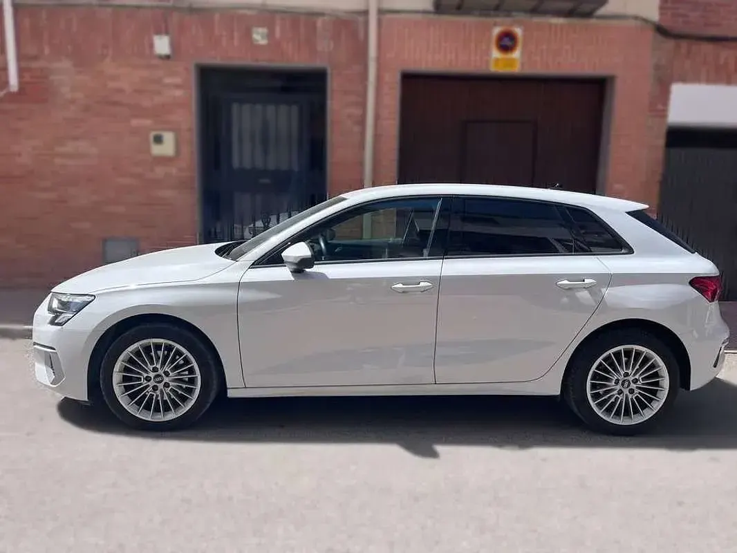 Usado Audi A3 Sportback Advanced 116 CV (85 kW) 2022 Blanco Utilitario