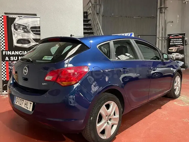 Usado Opel Astra Selective 110 CV (80 kW) 2012 Azul Berlina
