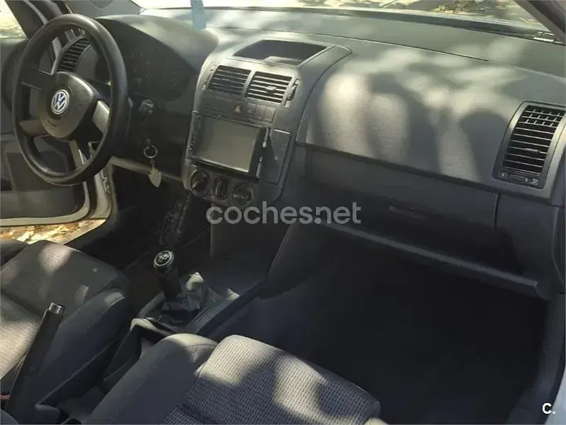 Usado VW Polo Conceptline 64 CV (47 kW) 2003 Blanco Berlina