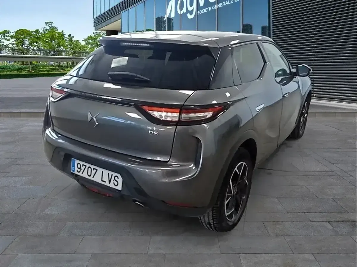 Usado DS Automobiles DS3 Crossback So Chic 110 CV (80 kW) 2021 Gris SUV