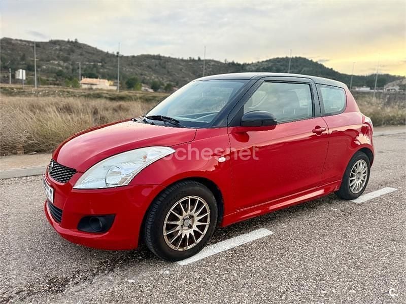 Usado Suzuki Swift GLX 95 CV (69 kW) 2013 Rojo Berlina