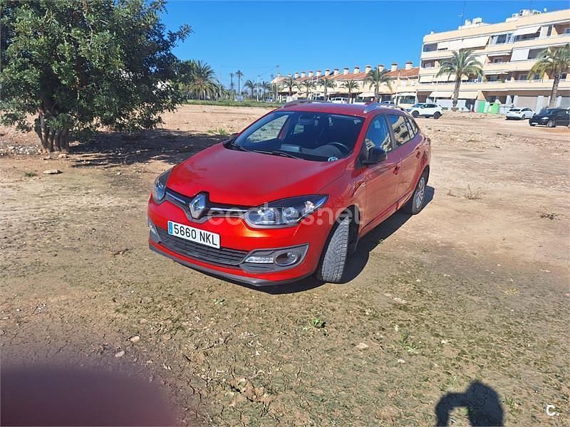 Usado Renault Mégane GrandTour Intens 115 CV (84 kW) 2016 Rojo Familiar